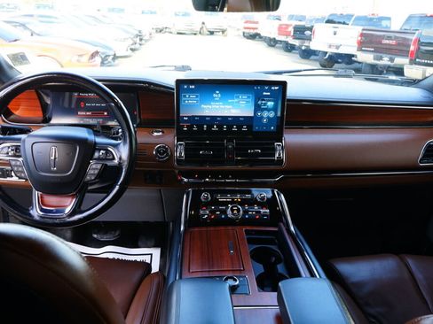 Used 2022 Lincoln Navigator Reserve w/ Equipment Group 201A image 17