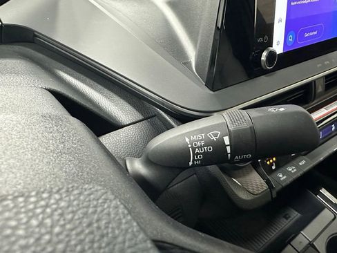 Used 2025 Toyota Prius XLE image 22