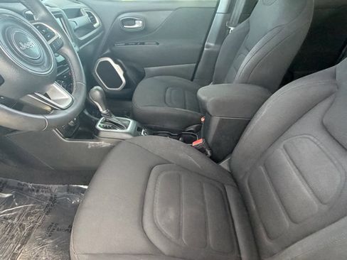 Used 2019 Jeep Renegade Latitude w/ Popular Equipment Group image 13