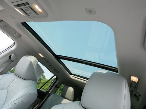 Used 2023 Toyota Highlander Platinum image 34