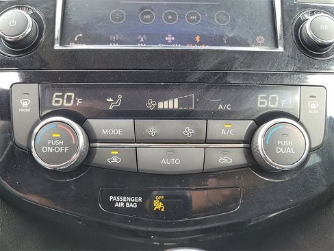 Used 2020 Nissan Rogue SL w/ Premium Package image 12