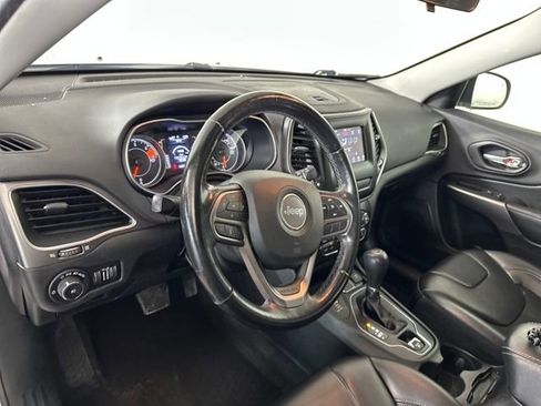 Used 2020 Jeep Cherokee Latitude Plus w/ Cold Weather Group image 13