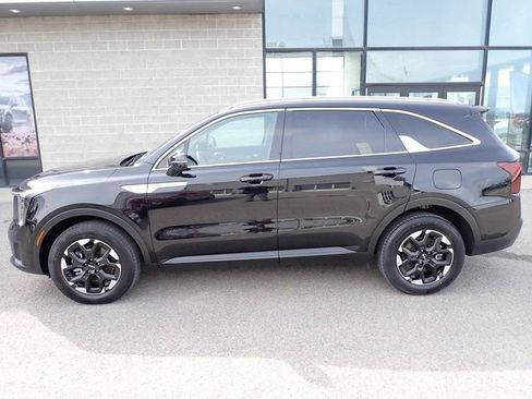 Certified 2024 Kia Sorento S AWD/4WD image 2