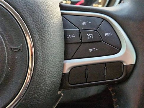 Used 2018 Jeep Compass Latitude FWD image 24