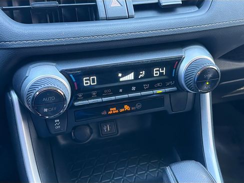 Used 2024 Toyota RAV4 LE image 31