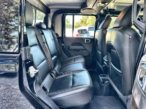 Used 2023 Jeep Gladiator Overland image 12