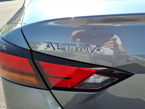 Used 2025 Nissan Altima 2.5 SV FWD image 8