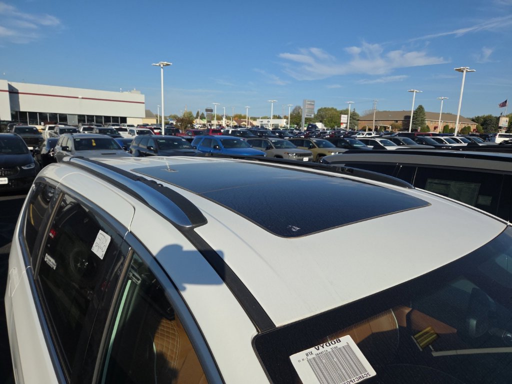 New 2026 Chrysler Pacifica Pinnacle w/ Trailer Tow Group FWD image 3