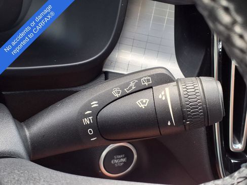 Used 2022 Volvo XC40 T5 Momentum AWD/4WD image 26