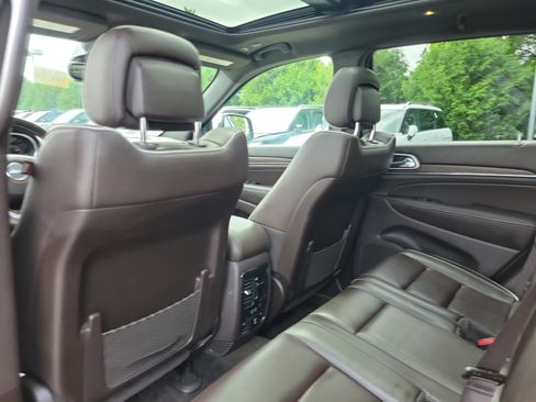 Used 2018 Jeep Grand Cherokee Overland AWD/4WD image 14