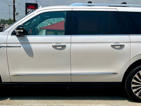 Used 2019 Lincoln Navigator L Reserve image 4
