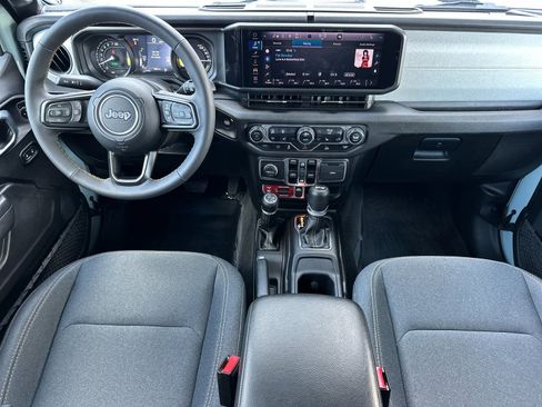 Used 2024 Jeep Wrangler Unlimited AWD/4WD image 12