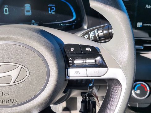 Certified 2025 Hyundai Elantra SE image 26