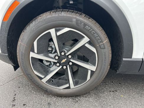 New 2026 Chevrolet Equinox EV LT image 9