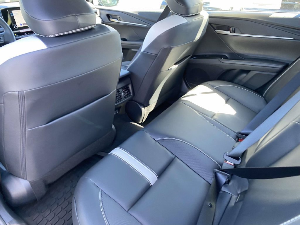 New 2026 Toyota Camry Hybrid FWD image 13