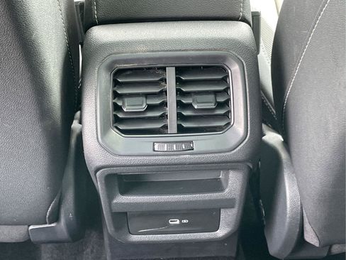 Used 2024 Volkswagen Taos SE AWD/4WD image 16