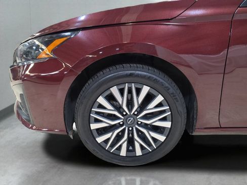 Used 2024 Nissan Altima 2.5 SV AWD/4WD image 24