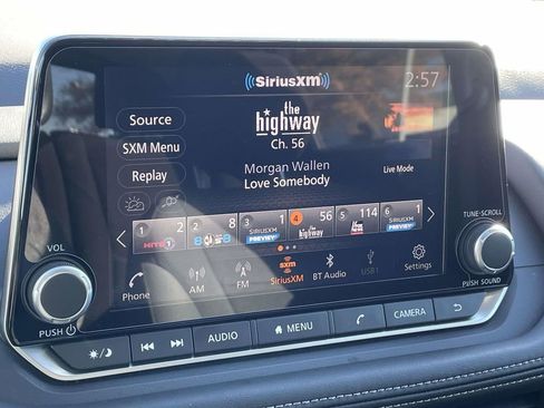 Used 2025 Nissan Rogue S image 23