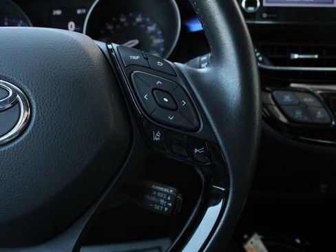 Used 2021 Toyota C-HR XLE FWD image 13