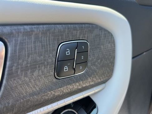 Certified 2025 Ford Explorer Platinum w/ LUX Leather Package AWD/4WD image 8