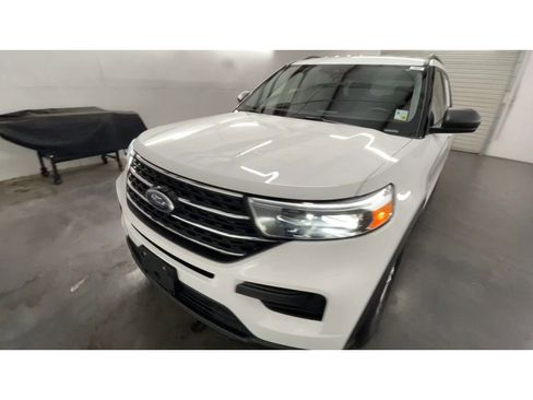 Used 2020 Ford Explorer XLT image 4