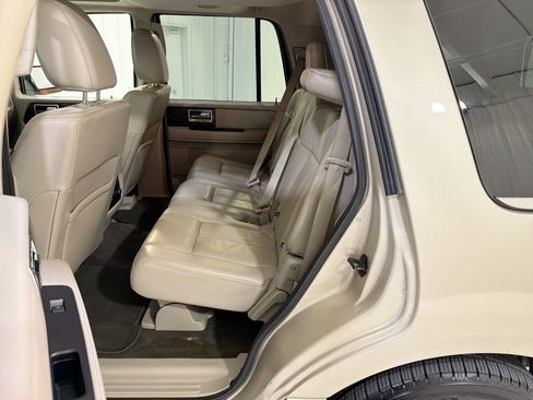 Used 2017 Lincoln Navigator Select RWD image 25