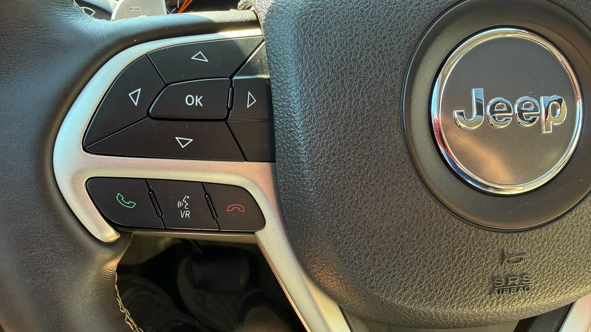 Used 2017 Jeep Grand Cherokee Overland w/ Jeep Active Safety Group AWD/4WD image 20