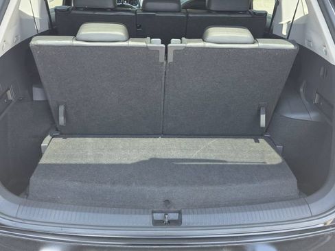 Used 2020 Volkswagen Tiguan SE w/ Panoramic Sunroof Package FWD image 11