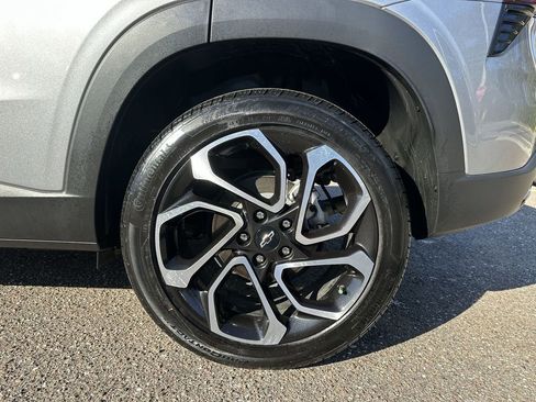 Certified 2025 Chevrolet Trax RS w/ Sunroof Package image 32