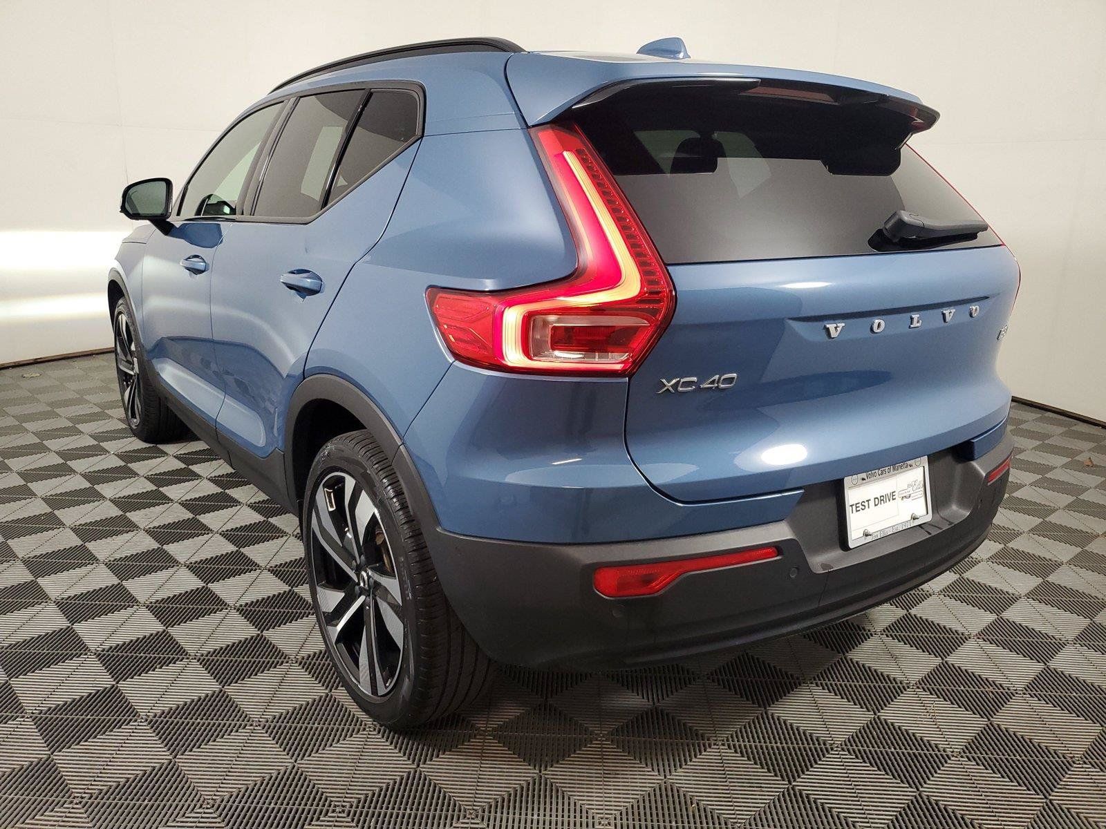 Used 2024 Volvo XC40 B5 Ultimate w/ Protection Package Premier AWD/4WD image 4
