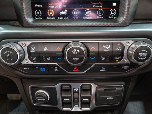 Used 2021 Jeep Wrangler Unlimited Sahara w/ Cold Weather Group image 19