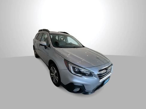 Used 2019 Subaru Outback 3.6R Limited image 2
