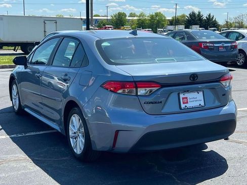 Used 2023 Toyota Corolla LE w/ LE Convenience Package FWD image 4