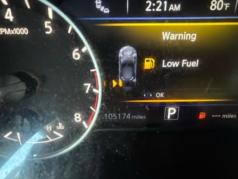 Used 2017 Nissan Maxima Platinum w/ Interior Lighting Package FWD image 9