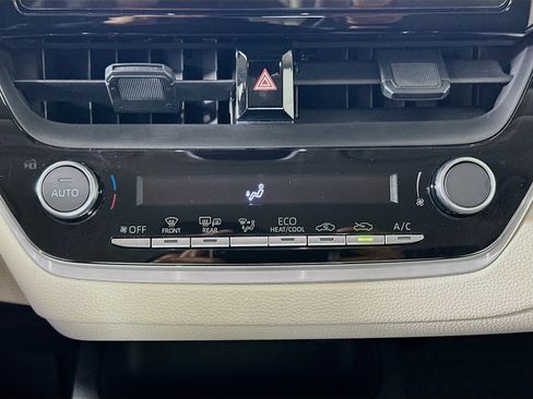 Used 2025 Toyota Corolla LE image 23