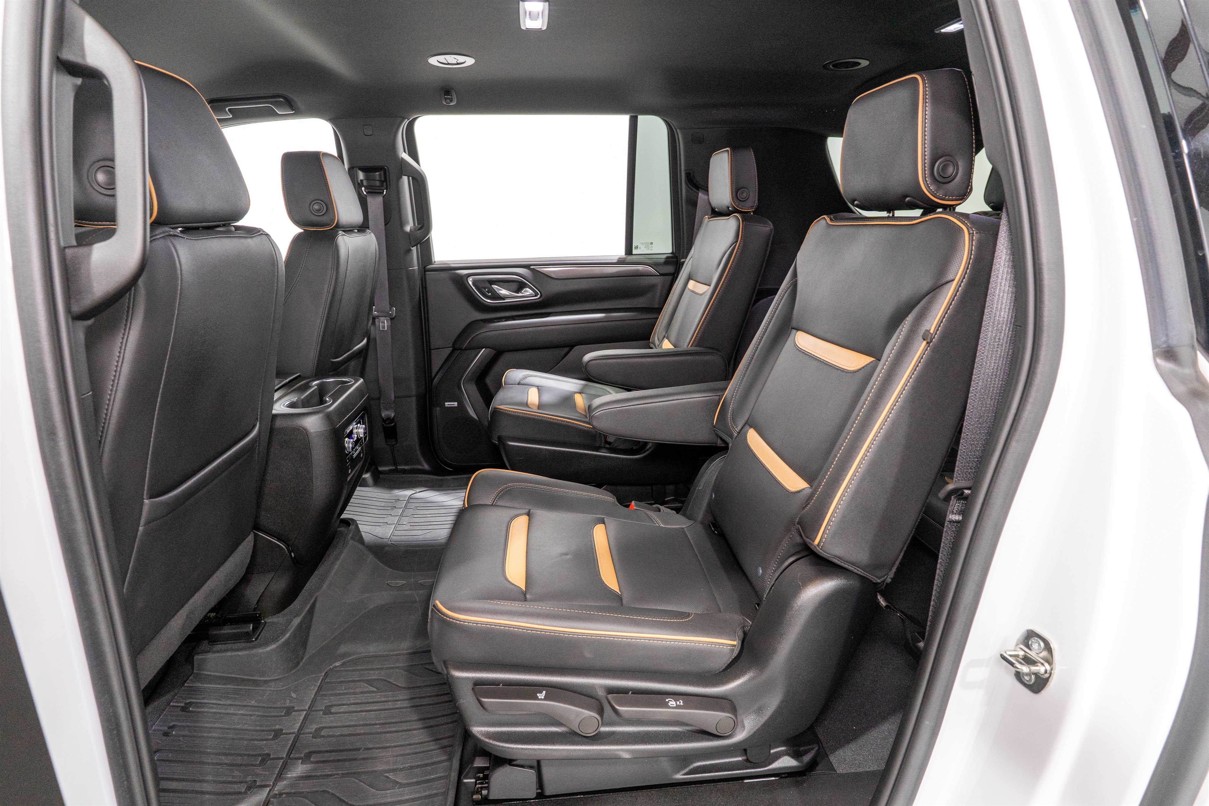 Used 2023 GMC Yukon XL AT4 AWD/4WD image 32