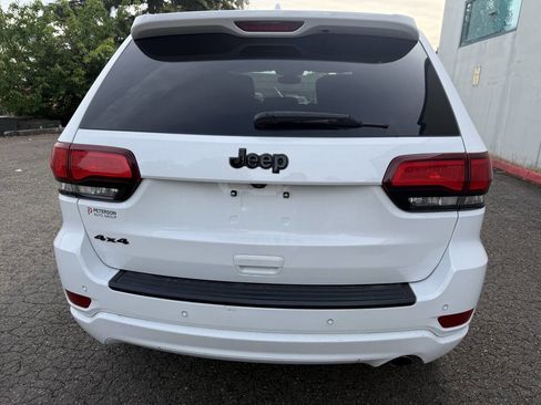 Used 2018 Jeep Grand Cherokee Altitude AWD/4WD image 5