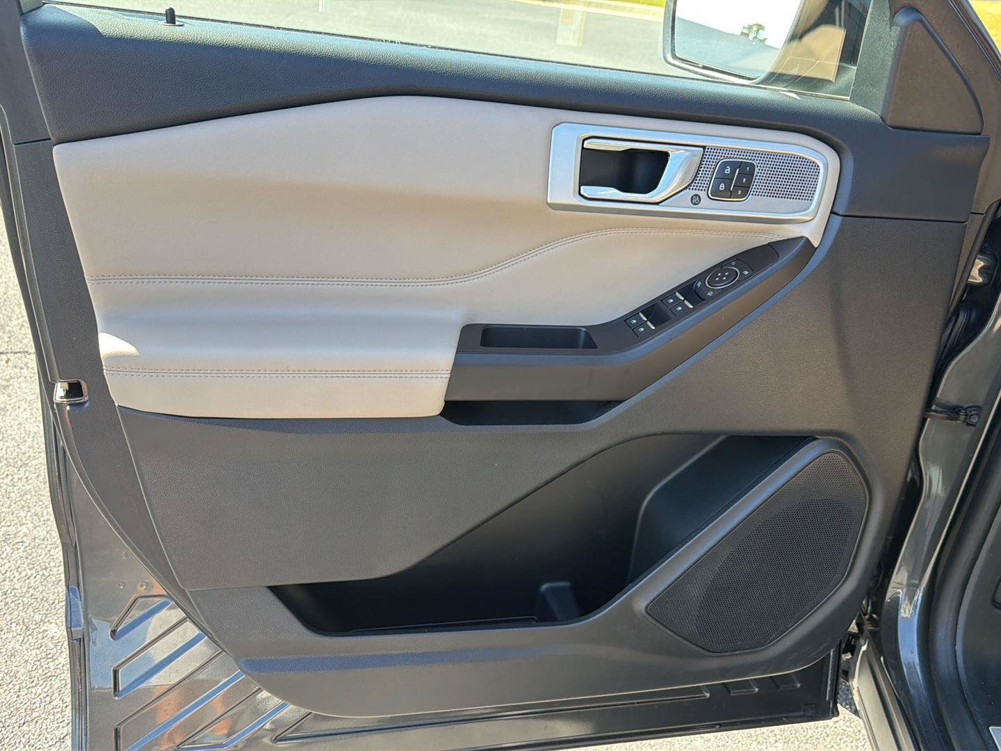Used 2020 Ford Explorer Limited RWD image 17