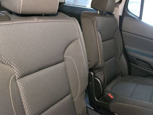 Used 2023 GMC Acadia SLE FWD image 14