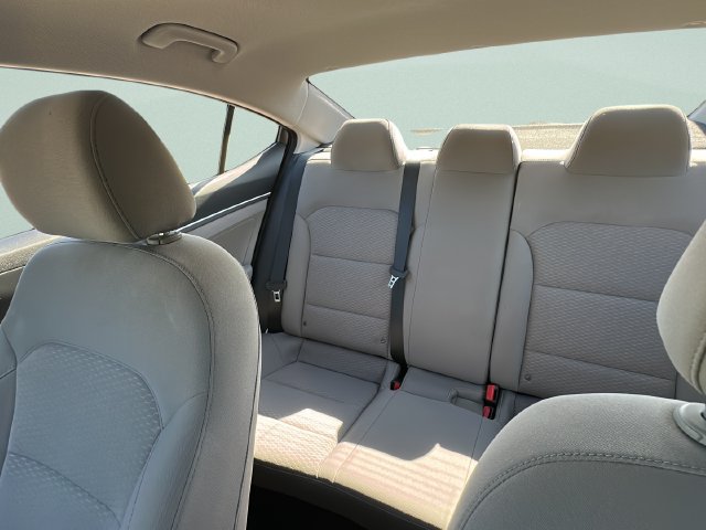 Used 2020 Hyundai Elantra SE FWD image 35