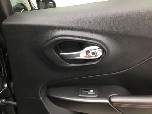 Used 2022 Jeep Cherokee Trailhawk image 20