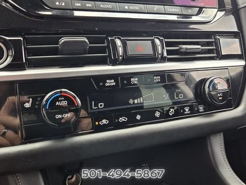Used 2022 Nissan Pathfinder SV AWD/4WD image 21