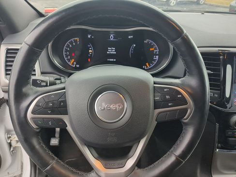 Used 2019 Jeep Grand Cherokee Altitude image 18