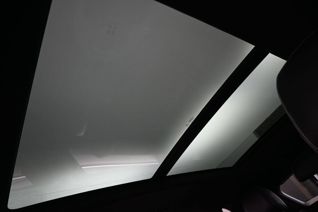 Used 2021 Volkswagen Atlas Cross Sport SE w/ Panoramic Sunroof Package FWD image 26