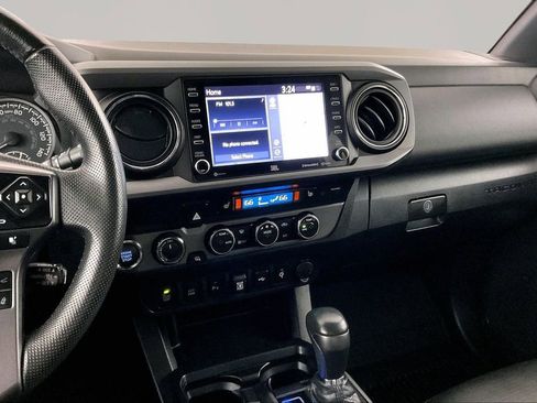 Used 2022 Toyota Tacoma TRD Off-Road w/ TRD Premium Off Road Package image 9