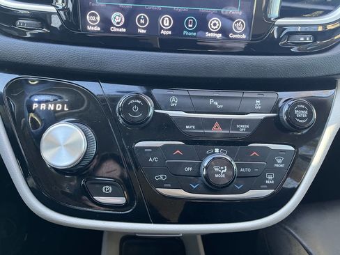 Used 2020 Chrysler Pacifica Touring-L Plus image 24