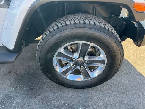 Used 2020 Jeep Wrangler Unlimited Sahara image 12