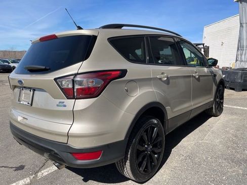 Used 2018 Ford Escape SE w/ SE Sport Appearance Package image 5
