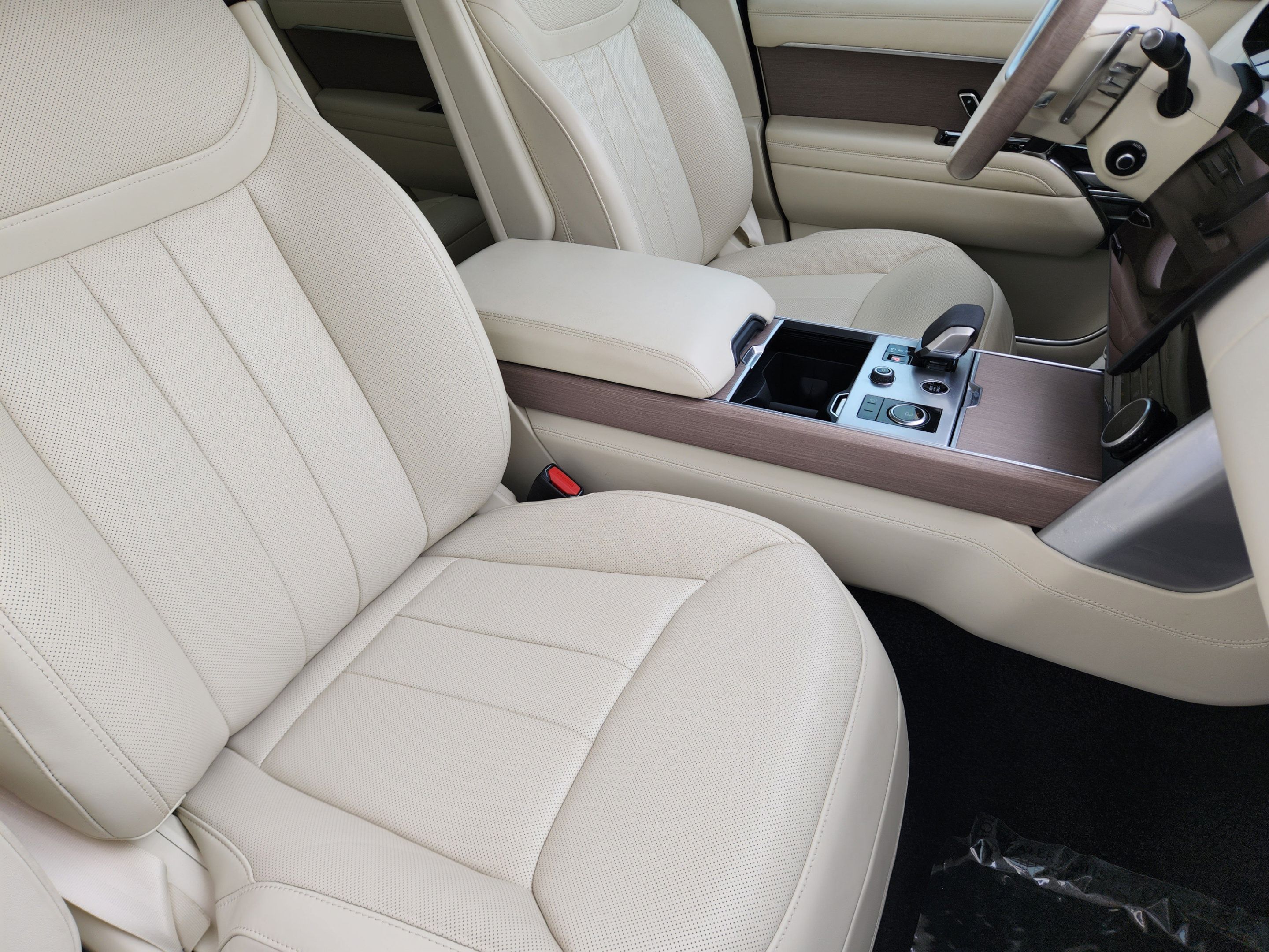 Certified 2023 Land Rover Range Rover SE AWD/4WD image 9