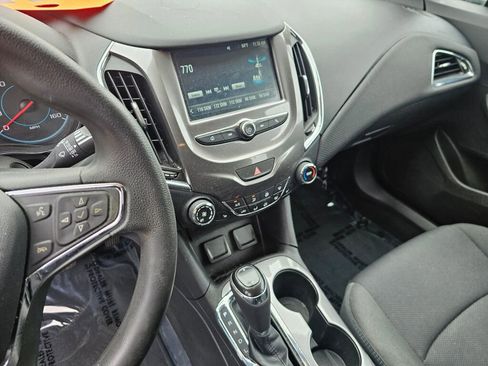 Used 2017 Chevrolet Cruze LT w/ Convenience Package image 29